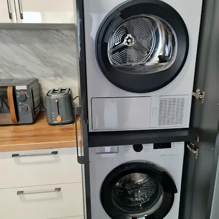 Family Garden - Bright 1br شقة