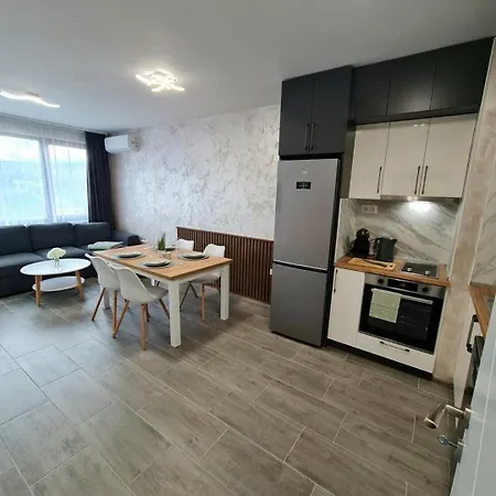 Family Garden - Bright 1br * Varna