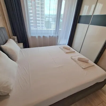 Family Garden - Bright 1br *