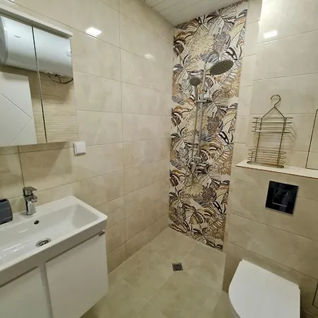 Апартаменти Family Garden - Bright 1br *